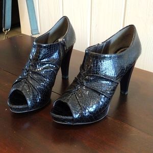 Worthington Black embossed faux leather open toe booties 7 1/2 M